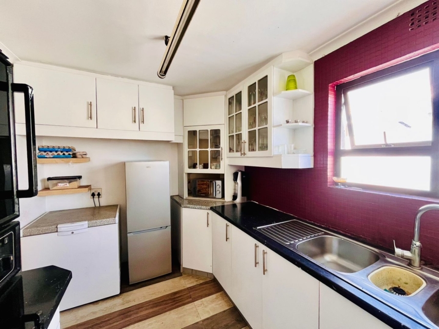 4 Bedroom Property for Sale in Wavecrest Western Cape